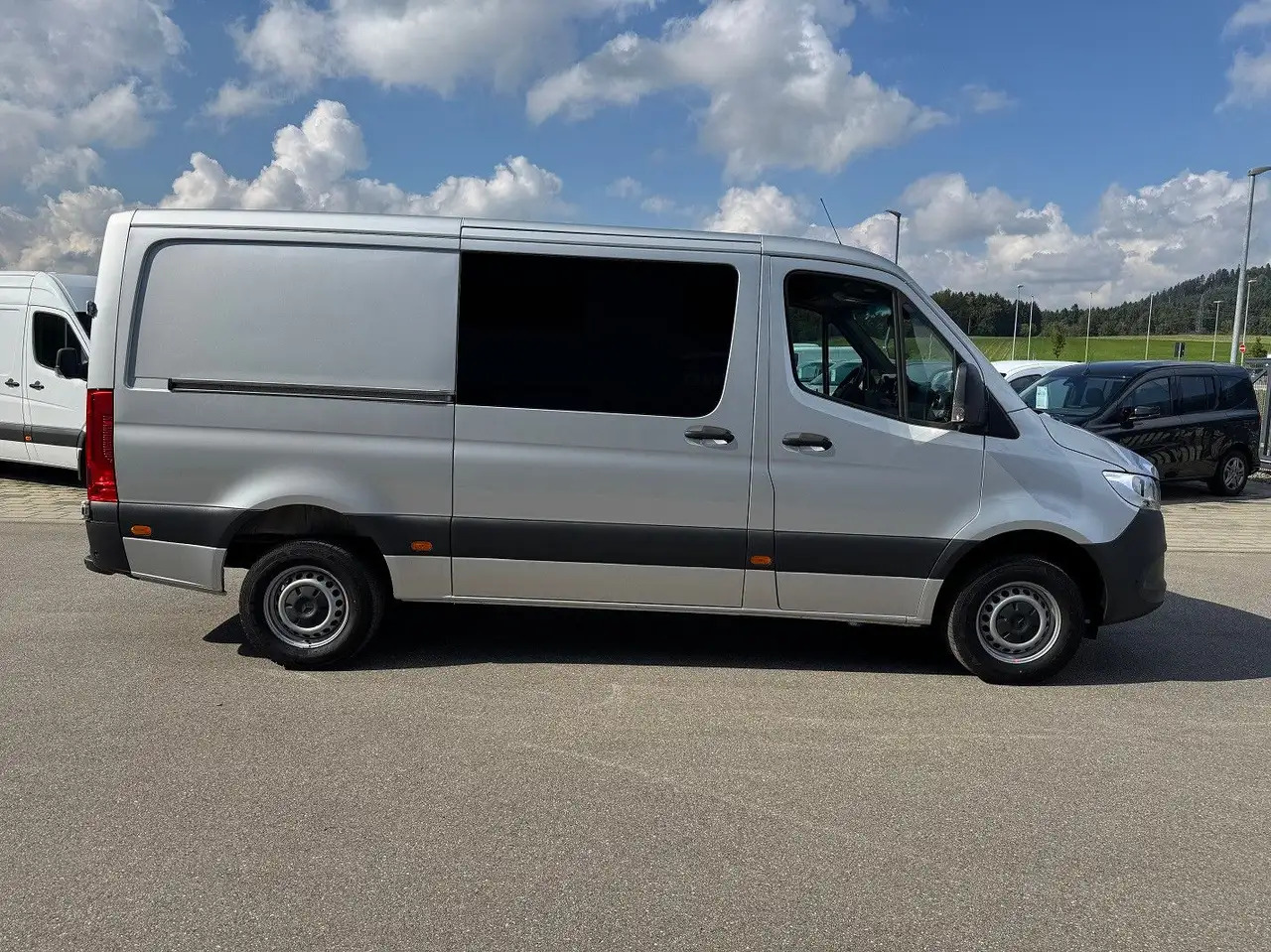 Mercedes-Benz Sprinter 317 CDI Lang Silber MBUX RWD Klima - Furgon: slika Mercedes-Benz Sprinter 317 CDI Lang Silber MBUX RWD Klima - Furgon Mercedes-Benz Sprinter 317 CDI Lang Silber MBUX RWD Klima - Furgon: slika Mercedes-Benz Sprinter 317 CDI Lang Silber MBUX RWD Klima - Furgon