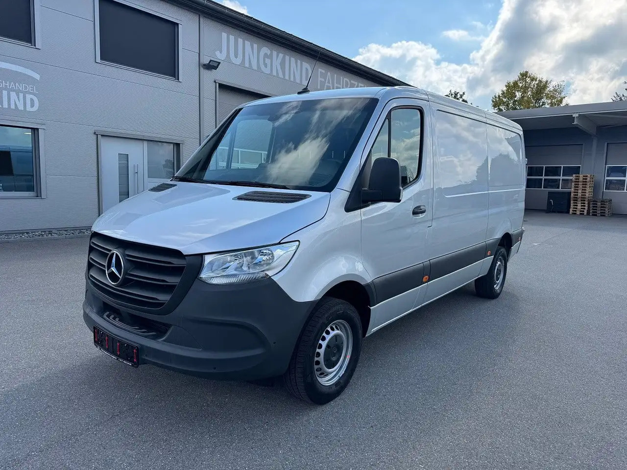 Mercedes-Benz Sprinter 317 CDI Lang Silber MBUX RWD Klima - Furgon: slika Mercedes-Benz Sprinter 317 CDI Lang Silber MBUX RWD Klima - Furgon Mercedes-Benz Sprinter 317 CDI Lang Silber MBUX RWD Klima - Furgon: slika Mercedes-Benz Sprinter 317 CDI Lang Silber MBUX RWD Klima - Furgon
