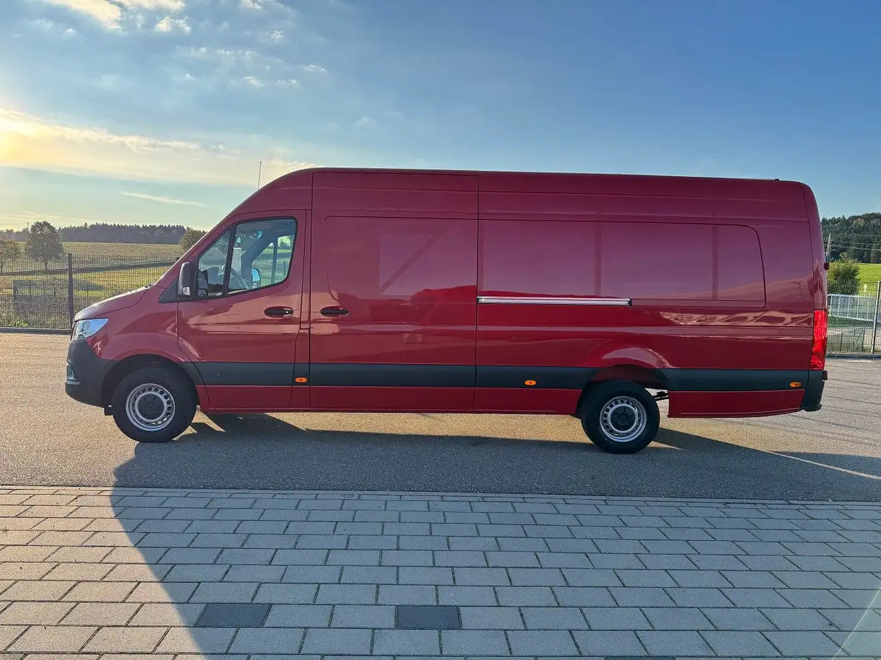 Mercedes-Benz Sprinter 317 Maxi Lang XXL Extralang MBUX Klima - Furgon: slika Mercedes-Benz Sprinter 317 Maxi Lang XXL Extralang MBUX Klima - Furgon Mercedes-Benz Sprinter 317 Maxi Lang XXL Extralang MBUX Klima - Furgon: slika Mercedes-Benz Sprinter 317 Maxi Lang XXL Extralang MBUX Klima - Furgon