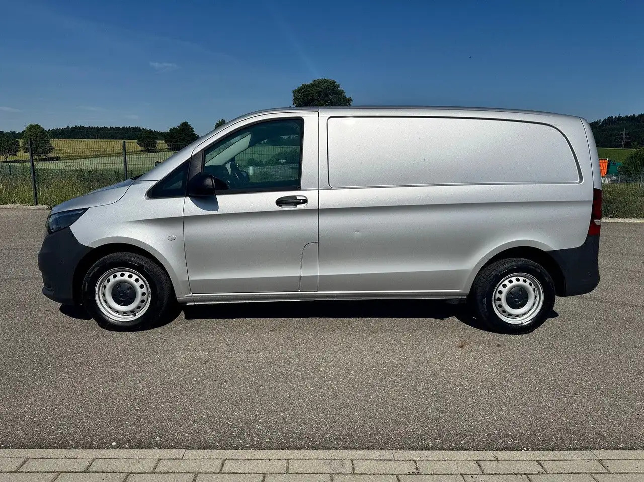 Mercedes-Benz Vito 114 CDI Kompakt Silber Bott - Furgon: slika Mercedes-Benz Vito 114 CDI Kompakt Silber Bott - Furgon Mercedes-Benz Vito 114 CDI Kompakt Silber Bott - Furgon: slika Mercedes-Benz Vito 114 CDI Kompakt Silber Bott - Furgon