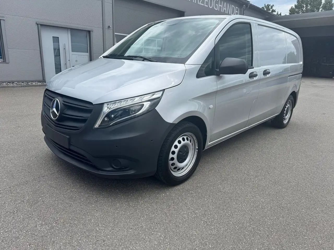 Mercedes-Benz Vito 114 CDI Kompakt Silber Klima Bott - Furgon: slika Mercedes-Benz Vito 114 CDI Kompakt Silber Klima Bott - Furgon Mercedes-Benz Vito 114 CDI Kompakt Silber Klima Bott - Furgon: slika Mercedes-Benz Vito 114 CDI Kompakt Silber Klima Bott - Furgon