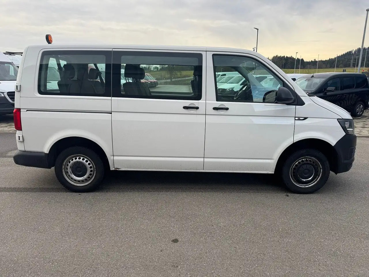 Volkswagen T6 Transporter Kombi 9-Sitzer Klima - Karavan: slika Volkswagen T6 Transporter Kombi 9-Sitzer Klima - Karavan Volkswagen T6 Transporter Kombi 9-Sitzer Klima - Karavan: slika Volkswagen T6 Transporter Kombi 9-Sitzer Klima - Karavan
