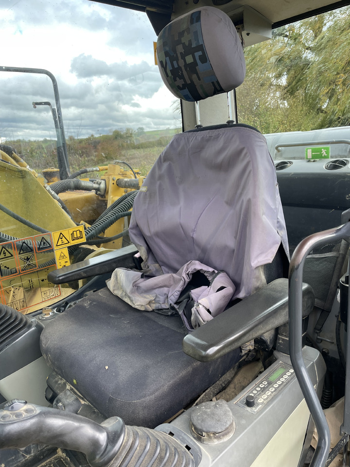 Zakup Komatsu PC210LC-8 Komatsu PC210LC-8: slika Zakup Komatsu PC210LC-8 Komatsu PC210LC-8