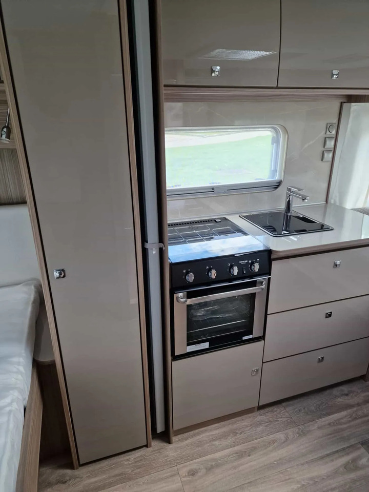 Fendt Tendenza 650 SFD Safety-, Batteri. Fußbodentem - Kamp prikolica: slika Fendt Tendenza 650 SFD Safety-, Batteri. Fußbodentem - Kamp prikolica Fendt Tendenza 650 SFD Safety-, Batteri. Fußbodentem - Kamp prikolica: slika Fendt Tendenza 650 SFD Safety-, Batteri. Fußbodentem - Kamp prikolica