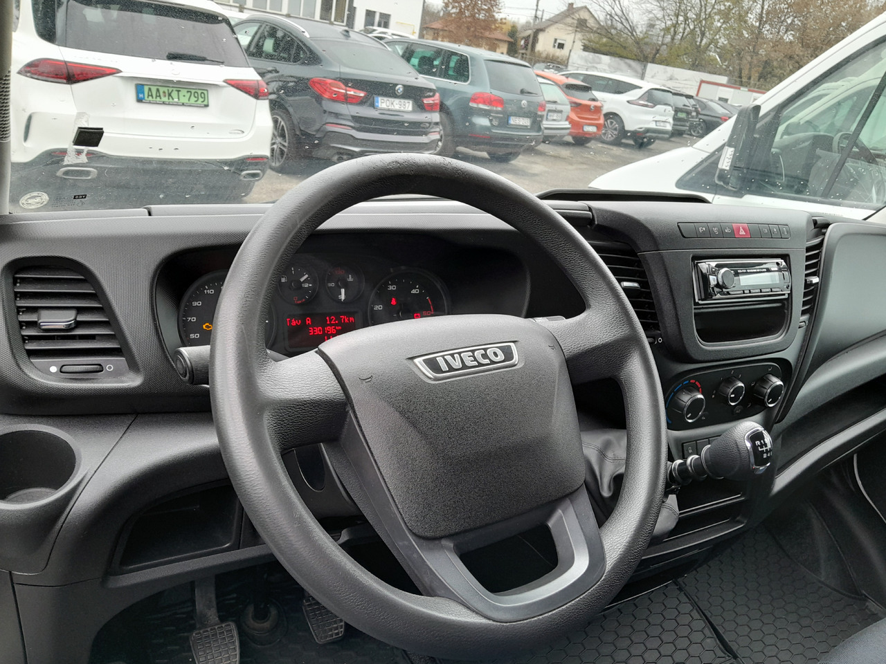 Dostavno vozilo sa zatvorenim sandukom IVECO Daily 35S14: slika Dostavno vozilo sa zatvorenim sandukom IVECO Daily 35S14