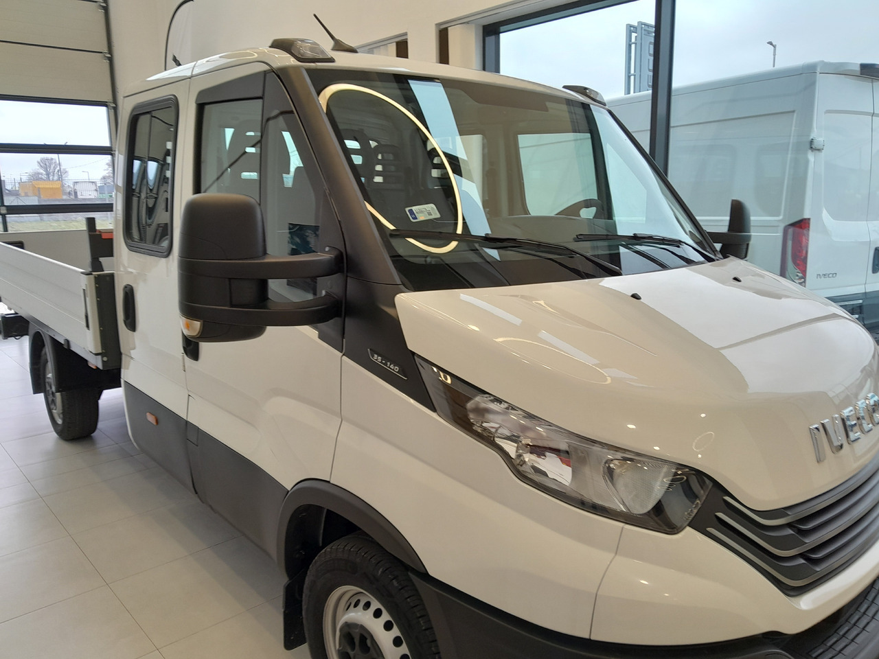 Iveco Daila 35 Daily C 18 H 3450 - Dostavno vozilo s ravnom platformom: slika Iveco Daila 35 Daily C 18 H 3450 - Dostavno vozilo s ravnom platformom Iveco Daila 35 Daily C 18 H 3450 - Dostavno vozilo s ravnom platformom: slika Iveco Daila 35 Daily C 18 H 3450 - Dostavno vozilo s ravnom platformom