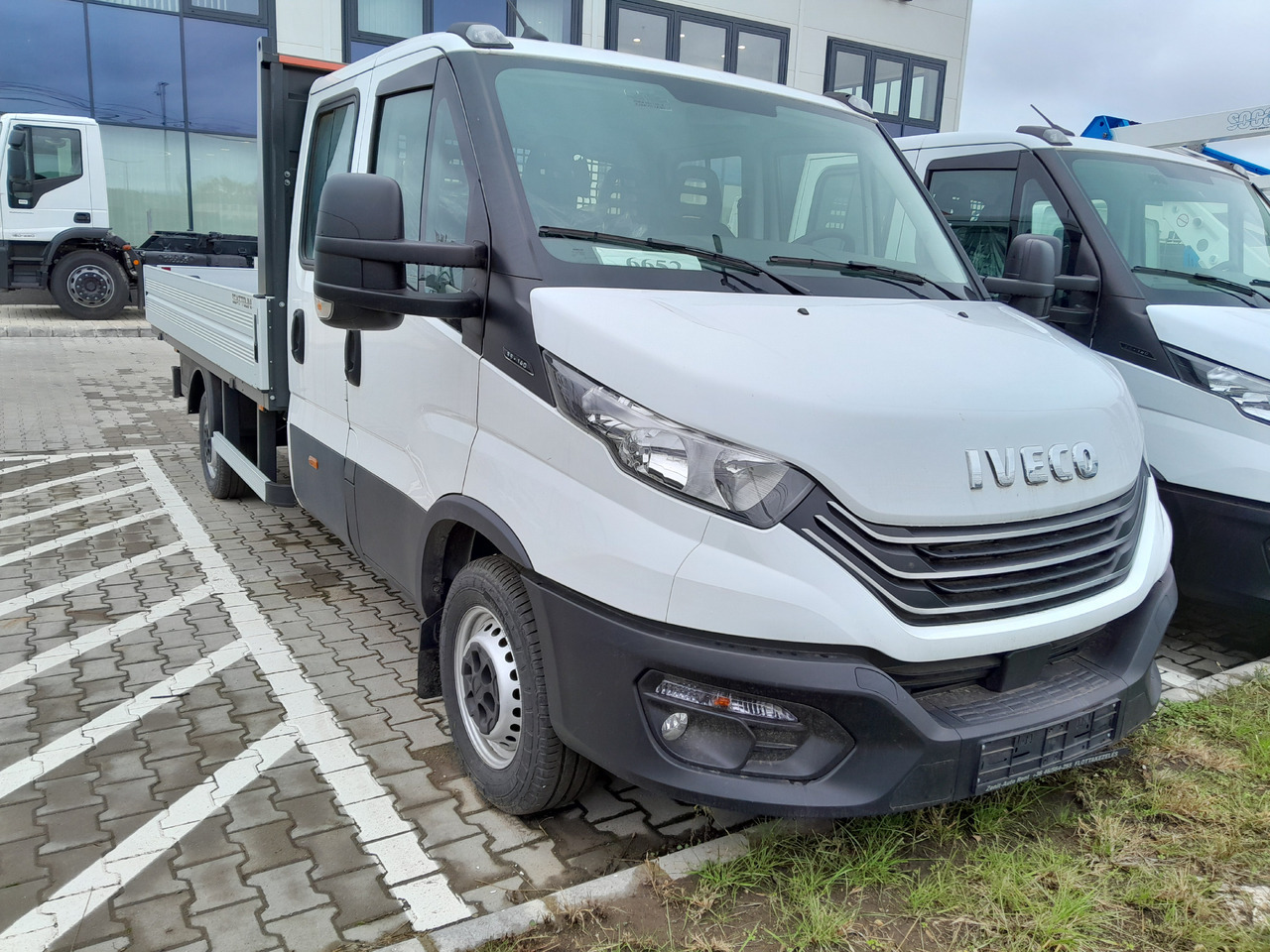 Iveco Daila 35 Daily C 18 H 3450 - Dostavno vozilo s ravnom platformom: slika Iveco Daila 35 Daily C 18 H 3450 - Dostavno vozilo s ravnom platformom Iveco Daila 35 Daily C 18 H 3450 - Dostavno vozilo s ravnom platformom: slika Iveco Daila 35 Daily C 18 H 3450 - Dostavno vozilo s ravnom platformom