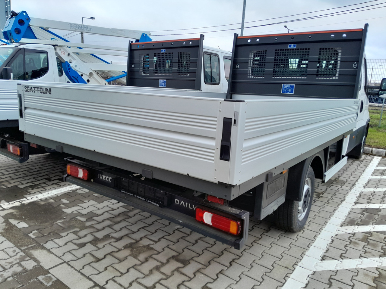 Iveco Daila 35 Daily C 18 H 3450 - Dostavno vozilo s ravnom platformom: slika Iveco Daila 35 Daily C 18 H 3450 - Dostavno vozilo s ravnom platformom Iveco Daila 35 Daily C 18 H 3450 - Dostavno vozilo s ravnom platformom: slika Iveco Daila 35 Daily C 18 H 3450 - Dostavno vozilo s ravnom platformom