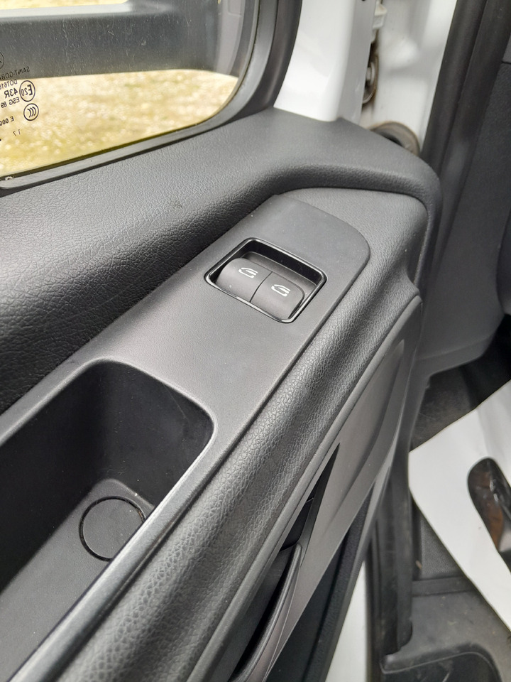 MERCEDES-BENZ Sprinter - Dostavno vozilo s ravnom platformom: slika MERCEDES-BENZ Sprinter - Dostavno vozilo s ravnom platformom MERCEDES-BENZ Sprinter - Dostavno vozilo s ravnom platformom: slika MERCEDES-BENZ Sprinter - Dostavno vozilo s ravnom platformom