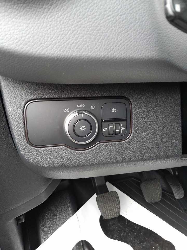 MERCEDES-BENZ Sprinter - Dostavno vozilo s ravnom platformom: slika MERCEDES-BENZ Sprinter - Dostavno vozilo s ravnom platformom MERCEDES-BENZ Sprinter - Dostavno vozilo s ravnom platformom: slika MERCEDES-BENZ Sprinter - Dostavno vozilo s ravnom platformom