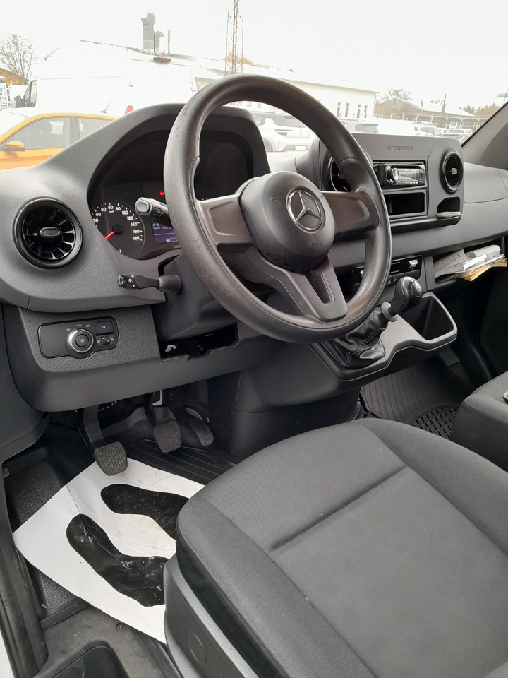 MERCEDES-BENZ Sprinter - Dostavno vozilo s ravnom platformom: slika MERCEDES-BENZ Sprinter - Dostavno vozilo s ravnom platformom MERCEDES-BENZ Sprinter - Dostavno vozilo s ravnom platformom: slika MERCEDES-BENZ Sprinter - Dostavno vozilo s ravnom platformom