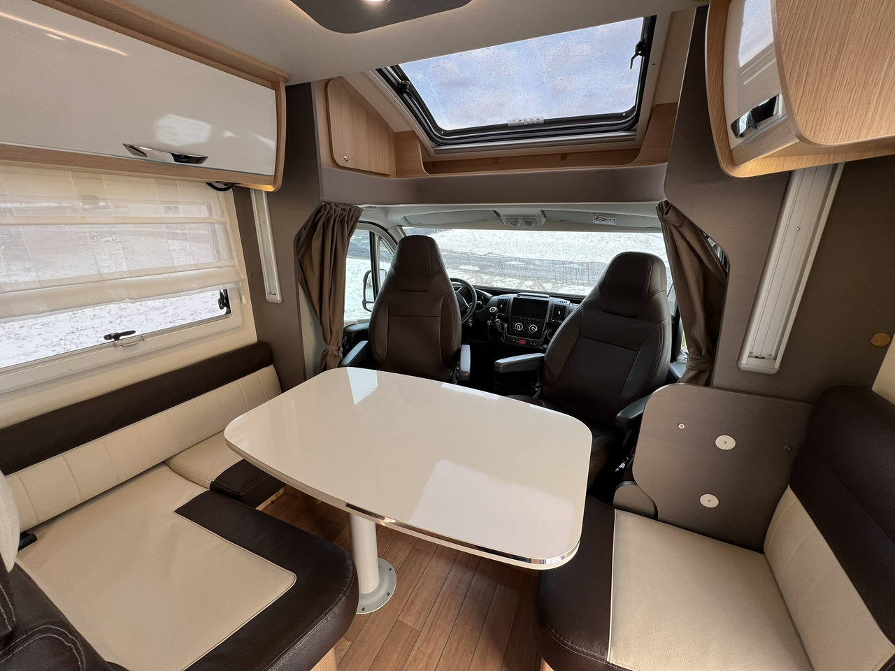 FORSTER T 699 EB Hubbett - Markise - Fahrradtr. - Poluintegrirani kamper: slika FORSTER T 699 EB Hubbett - Markise - Fahrradtr. - Poluintegrirani kamper FORSTER T 699 EB Hubbett - Markise - Fahrradtr. - Poluintegrirani kamper: slika FORSTER T 699 EB Hubbett - Markise - Fahrradtr. - Poluintegrirani kamper