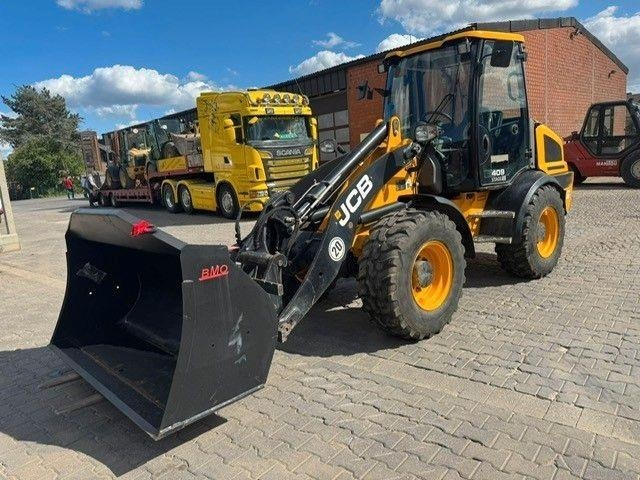 JCB 409 - Utovarivač na kotačima: slika JCB 409 - Utovarivač na kotačima JCB 409 - Utovarivač na kotačima: slika JCB 409 - Utovarivač na kotačima