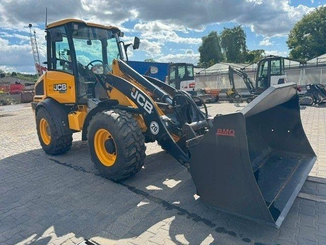 JCB 409 - Utovarivač na kotačima: slika JCB 409 - Utovarivač na kotačima JCB 409 - Utovarivač na kotačima: slika JCB 409 - Utovarivač na kotačima