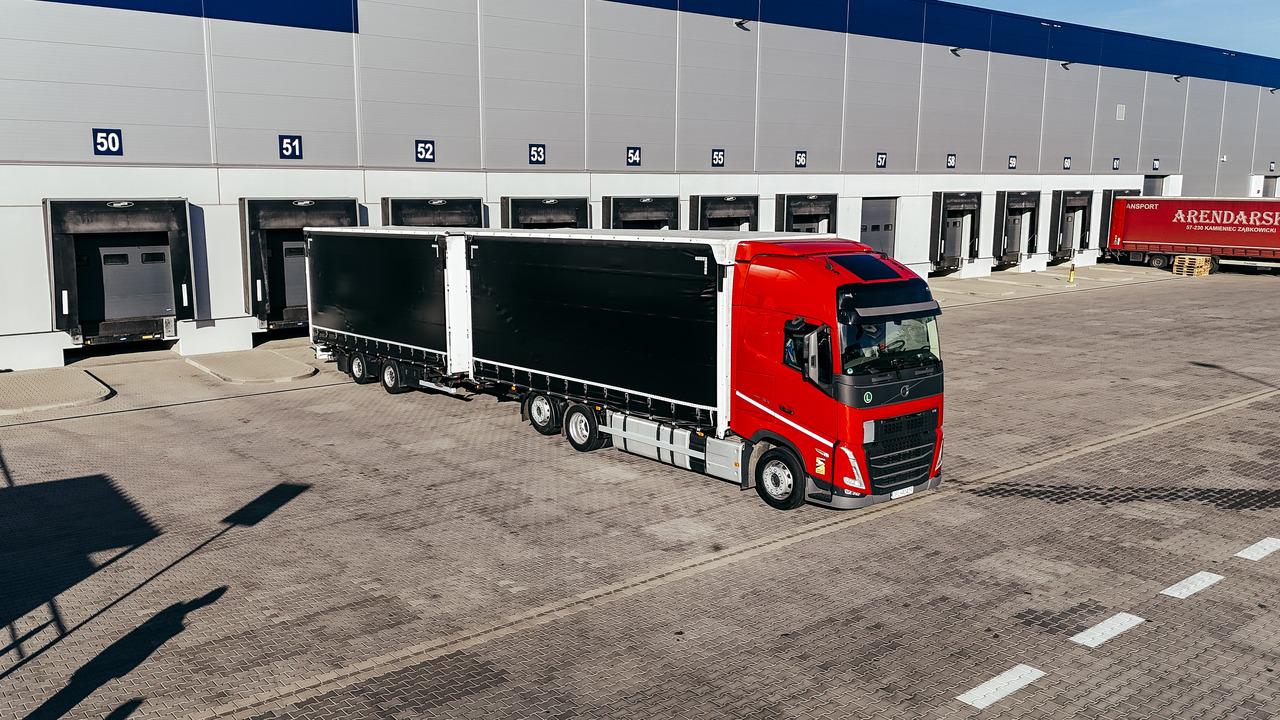 Volvo FH - Kamion s ceradom: slika Volvo FH - Kamion s ceradom Volvo FH - Kamion s ceradom: slika Volvo FH - Kamion s ceradom