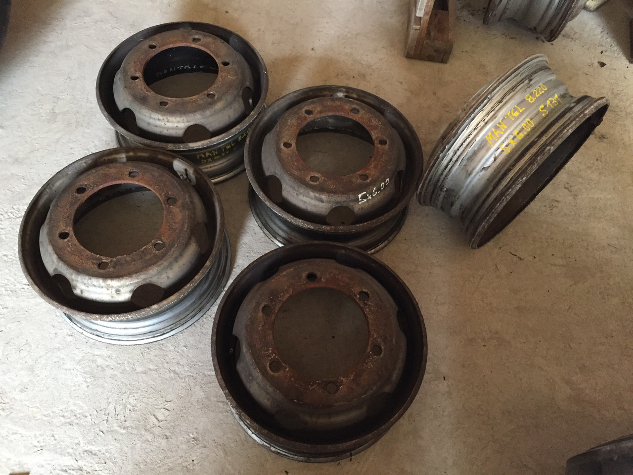 Gebrauchte Felgen 5 J x 6,00 für Reifengröße 215 x 75 x 17,5, Artikel - Nr. : 99.99999 - 9999 - Felga za Kamion: slika Gebrauchte Felgen 5 J x 6,00 für Reifengröße 215 x 75 x 17,5, Artikel - Nr. : 99.99999 - 9999 - Felga za Kamion Gebrauchte Felgen 5 J x 6,00 für Reifengröße 215 x 75 x 17,5, Artikel - Nr. : 99.99999 - 9999 - Felga za Kamion: slika Gebrauchte Felgen 5 J x 6,00 für Reifengröße 215 x 75 x 17,5, Artikel - Nr. : 99.99999 - 9999 - Felga za Kamion