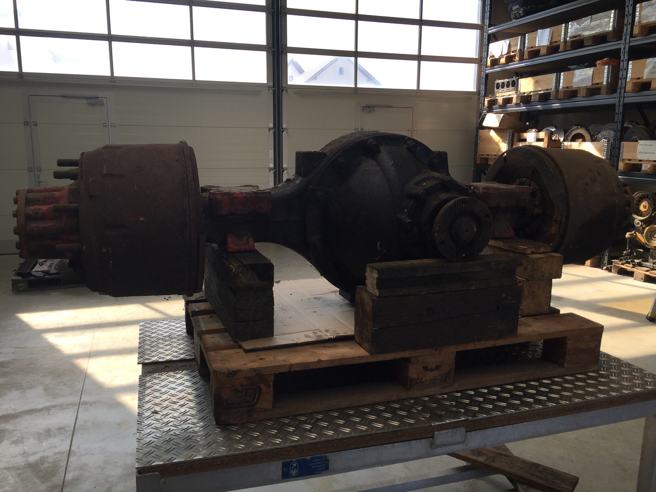 Gebrauchte Hinterachse MAN F2000, 26.422, Typ : HY 110, 13 Tonnen, Artikel - Nr. : 81.99999 - 9999 - Stražnja osovina za Kamion: slika Gebrauchte Hinterachse MAN F2000, 26.422, Typ : HY 110, 13 Tonnen, Artikel - Nr. : 81.99999 - 9999 - Stražnja osovina za Kamion Gebrauchte Hinterachse MAN F2000, 26.422, Typ : HY 110, 13 Tonnen, Artikel - Nr. : 81.99999 - 9999 - Stražnja osovina za Kamion: slika Gebrauchte Hinterachse MAN F2000, 26.422, Typ : HY 110, 13 Tonnen, Artikel - Nr. : 81.99999 - 9999 - Stražnja osovina za Kamion