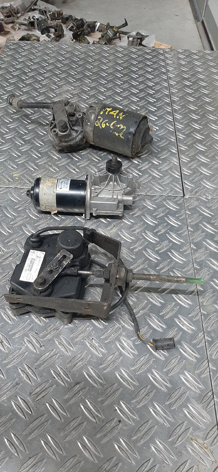 Gebrauchte Scheibenwischer - Motoren, MAN 26.422, DB, Artikel - Nr. : 81.99999 - 9999 - Brisač za Kamion: slika Gebrauchte Scheibenwischer - Motoren, MAN 26.422, DB, Artikel - Nr. : 81.99999 - 9999 - Brisač za Kamion Gebrauchte Scheibenwischer - Motoren, MAN 26.422, DB, Artikel - Nr. : 81.99999 - 9999 - Brisač za Kamion: slika Gebrauchte Scheibenwischer - Motoren, MAN 26.422, DB, Artikel - Nr. : 81.99999 - 9999 - Brisač za Kamion