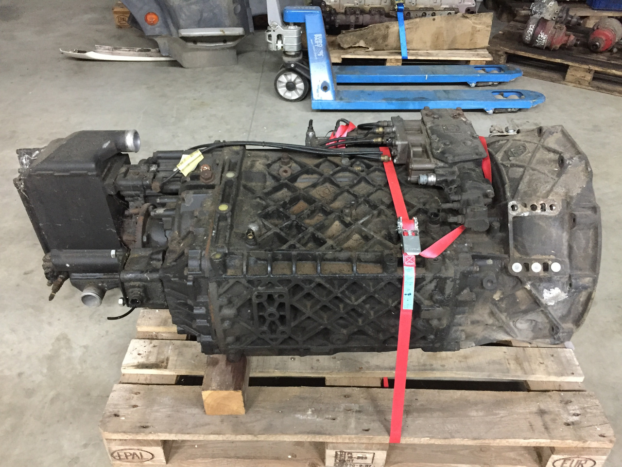 Gebrauchtes Getriebe MAN TGA 18.430, Typ : 16S 2521 TO, Artikel - Nr.: 81.32003 - 6677 - Mjenjač za Kamion: slika Gebrauchtes Getriebe MAN TGA 18.430, Typ : 16S 2521 TO, Artikel - Nr.: 81.32003 - 6677 - Mjenjač za Kamion Gebrauchtes Getriebe MAN TGA 18.430, Typ : 16S 2521 TO, Artikel - Nr.: 81.32003 - 6677 - Mjenjač za Kamion: slika Gebrauchtes Getriebe MAN TGA 18.430, Typ : 16S 2521 TO, Artikel - Nr.: 81.32003 - 6677 - Mjenjač za Kamion