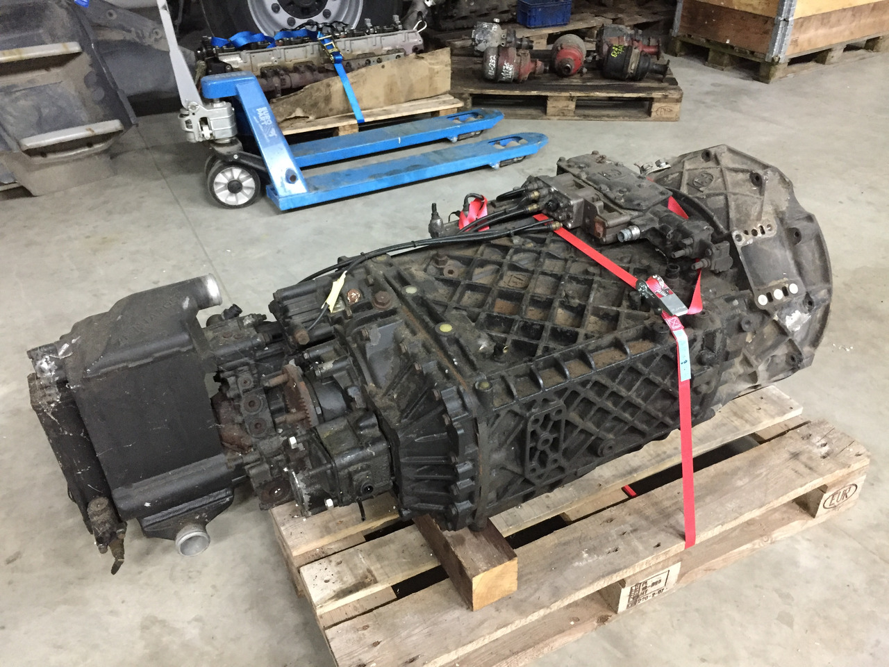 Gebrauchtes Getriebe MAN TGA 18.430, Typ : 16S 2521 TO, Artikel - Nr.: 81.32003 - 6677 - Mjenjač za Kamion: slika Gebrauchtes Getriebe MAN TGA 18.430, Typ : 16S 2521 TO, Artikel - Nr.: 81.32003 - 6677 - Mjenjač za Kamion Gebrauchtes Getriebe MAN TGA 18.430, Typ : 16S 2521 TO, Artikel - Nr.: 81.32003 - 6677 - Mjenjač za Kamion: slika Gebrauchtes Getriebe MAN TGA 18.430, Typ : 16S 2521 TO, Artikel - Nr.: 81.32003 - 6677 - Mjenjač za Kamion