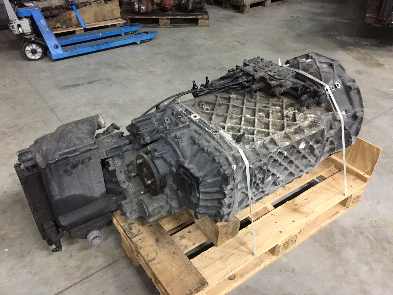 Gebrauchtes Getriebe MAN TGA 26.480, Typ : 16S 2321, Artikel - Nr. : 81.32034 - 6743 - Mjenjač za Kamion: slika Gebrauchtes Getriebe MAN TGA 26.480, Typ : 16S 2321, Artikel - Nr. : 81.32034 - 6743 - Mjenjač za Kamion Gebrauchtes Getriebe MAN TGA 26.480, Typ : 16S 2321, Artikel - Nr. : 81.32034 - 6743 - Mjenjač za Kamion: slika Gebrauchtes Getriebe MAN TGA 26.480, Typ : 16S 2321, Artikel - Nr. : 81.32034 - 6743 - Mjenjač za Kamion