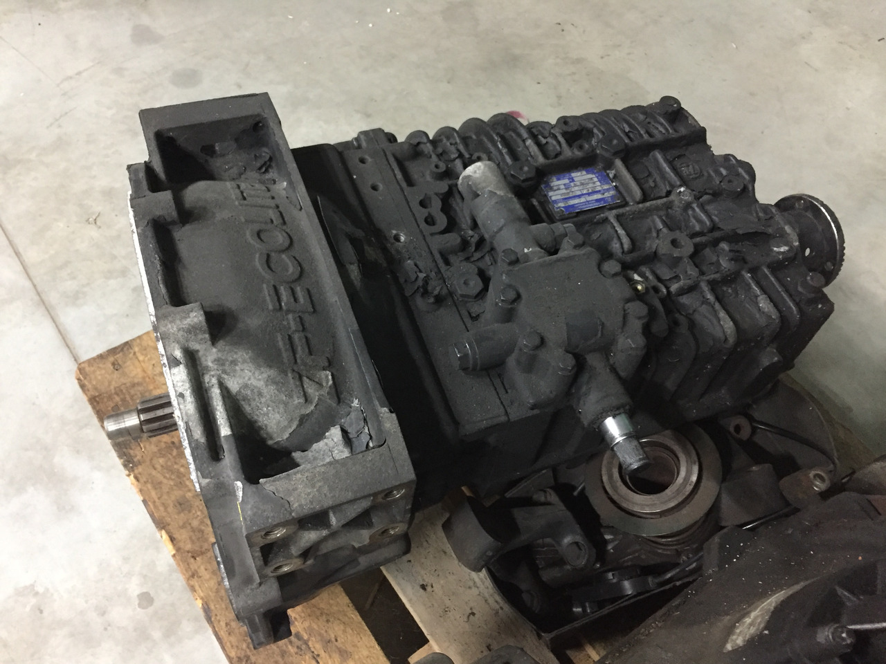 Gebrauchtes Getriebe MAN TGL 8.180, Typ : S6 - 850 TO LL, Artikel - Nr. : 81.32004 - 6139 - Mjenjač za Kamion: slika Gebrauchtes Getriebe MAN TGL 8.180, Typ : S6 - 850 TO LL, Artikel - Nr. : 81.32004 - 6139 - Mjenjač za Kamion Gebrauchtes Getriebe MAN TGL 8.180, Typ : S6 - 850 TO LL, Artikel - Nr. : 81.32004 - 6139 - Mjenjač za Kamion: slika Gebrauchtes Getriebe MAN TGL 8.180, Typ : S6 - 850 TO LL, Artikel - Nr. : 81.32004 - 6139 - Mjenjač za Kamion