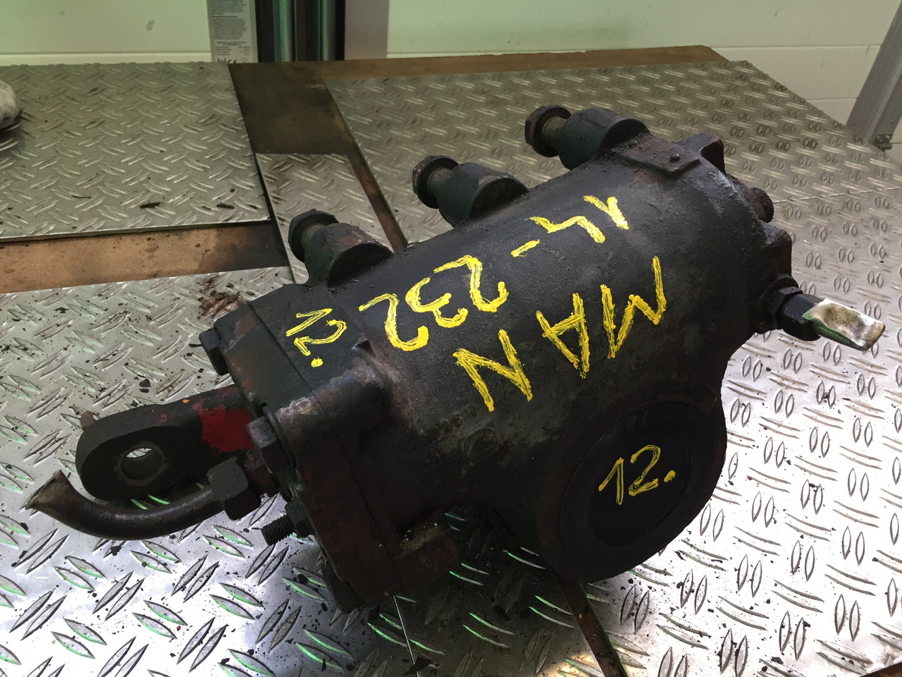 Letva volana za Kamion Gebrauchtes Lenkgetriebe MAN F90, 14.232, Artikel - Nr.: 81.9999 - 9999: slika Letva volana za Kamion Gebrauchtes Lenkgetriebe MAN F90, 14.232, Artikel - Nr.: 81.9999 - 9999 Letva volana za Kamion Gebrauchtes Lenkgetriebe MAN F90, 14.232, Artikel - Nr.: 81.9999 - 9999: slika Letva volana za Kamion Gebrauchtes Lenkgetriebe MAN F90, 14.232, Artikel - Nr.: 81.9999 - 9999