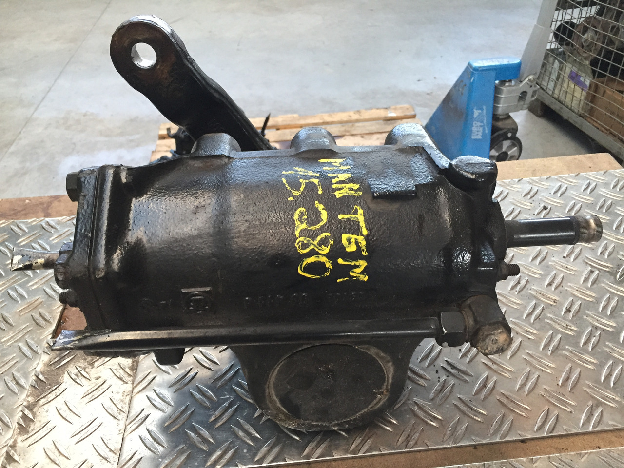 Gebrauchtes Lenkgetriebe, MAN TGM 15.280, Artikel - Nr. : 85.46200 - 6019 - Letva volana za Kamion: slika Gebrauchtes Lenkgetriebe, MAN TGM 15.280, Artikel - Nr. : 85.46200 - 6019 - Letva volana za Kamion Gebrauchtes Lenkgetriebe, MAN TGM 15.280, Artikel - Nr. : 85.46200 - 6019 - Letva volana za Kamion: slika Gebrauchtes Lenkgetriebe, MAN TGM 15.280, Artikel - Nr. : 85.46200 - 6019 - Letva volana za Kamion