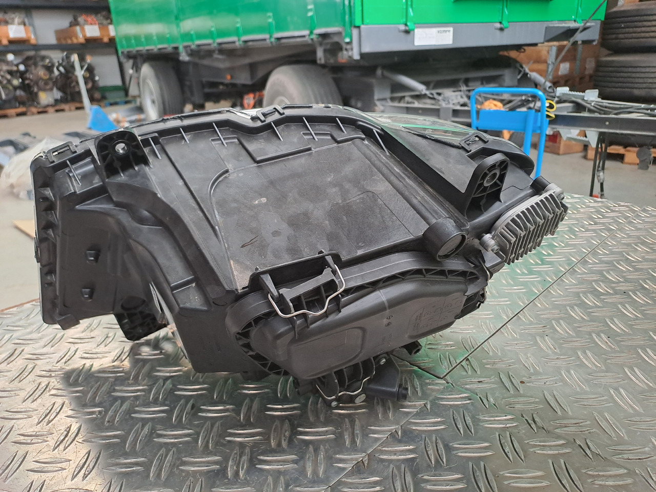 ---Neuwertiger Scheinwerfer und Träger MAN TG3 / TGS / TGX, Artikel - Nr. : 81.25101 - 6738 - Prednja svjetla za Kamion: slika ---Neuwertiger Scheinwerfer und Träger MAN TG3 / TGS / TGX, Artikel - Nr. : 81.25101 - 6738 - Prednja svjetla za Kamion ---Neuwertiger Scheinwerfer und Träger MAN TG3 / TGS / TGX, Artikel - Nr. : 81.25101 - 6738 - Prednja svjetla za Kamion: slika ---Neuwertiger Scheinwerfer und Träger MAN TG3 / TGS / TGX, Artikel - Nr. : 81.25101 - 6738 - Prednja svjetla za Kamion