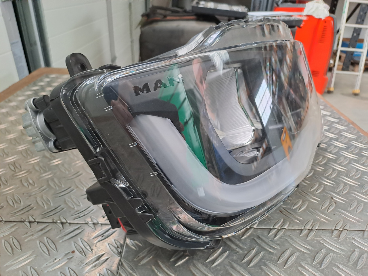 ---Neuwertiger Scheinwerfer und Träger MAN TG3 / TGS / TGX, Artikel - Nr. : 81.25101 - 6738 - Prednja svjetla za Kamion: slika ---Neuwertiger Scheinwerfer und Träger MAN TG3 / TGS / TGX, Artikel - Nr. : 81.25101 - 6738 - Prednja svjetla za Kamion ---Neuwertiger Scheinwerfer und Träger MAN TG3 / TGS / TGX, Artikel - Nr. : 81.25101 - 6738 - Prednja svjetla za Kamion: slika ---Neuwertiger Scheinwerfer und Träger MAN TG3 / TGS / TGX, Artikel - Nr. : 81.25101 - 6738 - Prednja svjetla za Kamion