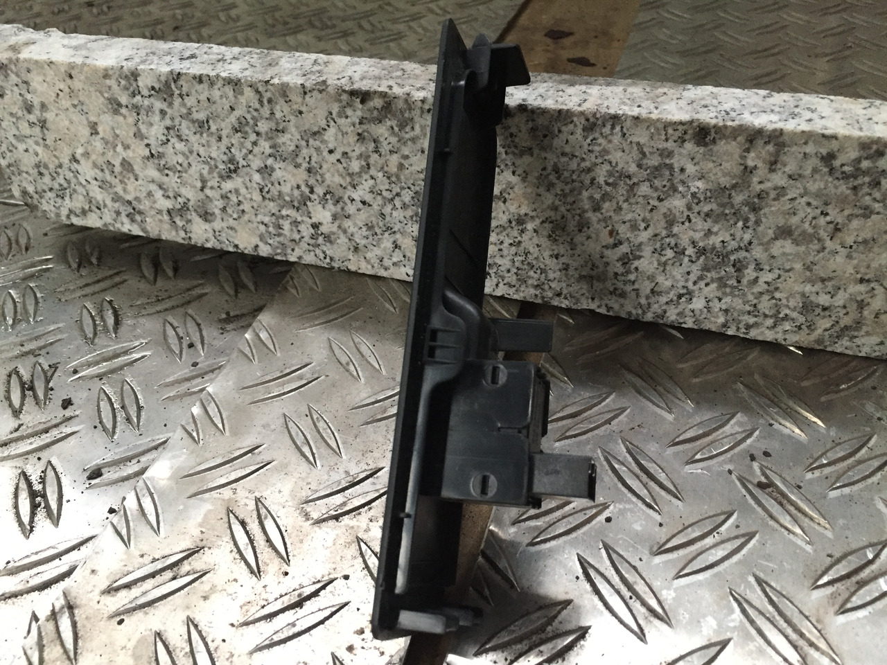 Neuwertiges Türsteuermodul MAN TGM / TG3 rechts, Artikel - Nr.: 81. 99999 - 9999 - Električni sustav za Kamion: slika Neuwertiges Türsteuermodul MAN TGM / TG3 rechts, Artikel - Nr.: 81. 99999 - 9999 - Električni sustav za Kamion Neuwertiges Türsteuermodul MAN TGM / TG3 rechts, Artikel - Nr.: 81. 99999 - 9999 - Električni sustav za Kamion: slika Neuwertiges Türsteuermodul MAN TGM / TG3 rechts, Artikel - Nr.: 81. 99999 - 9999 - Električni sustav za Kamion