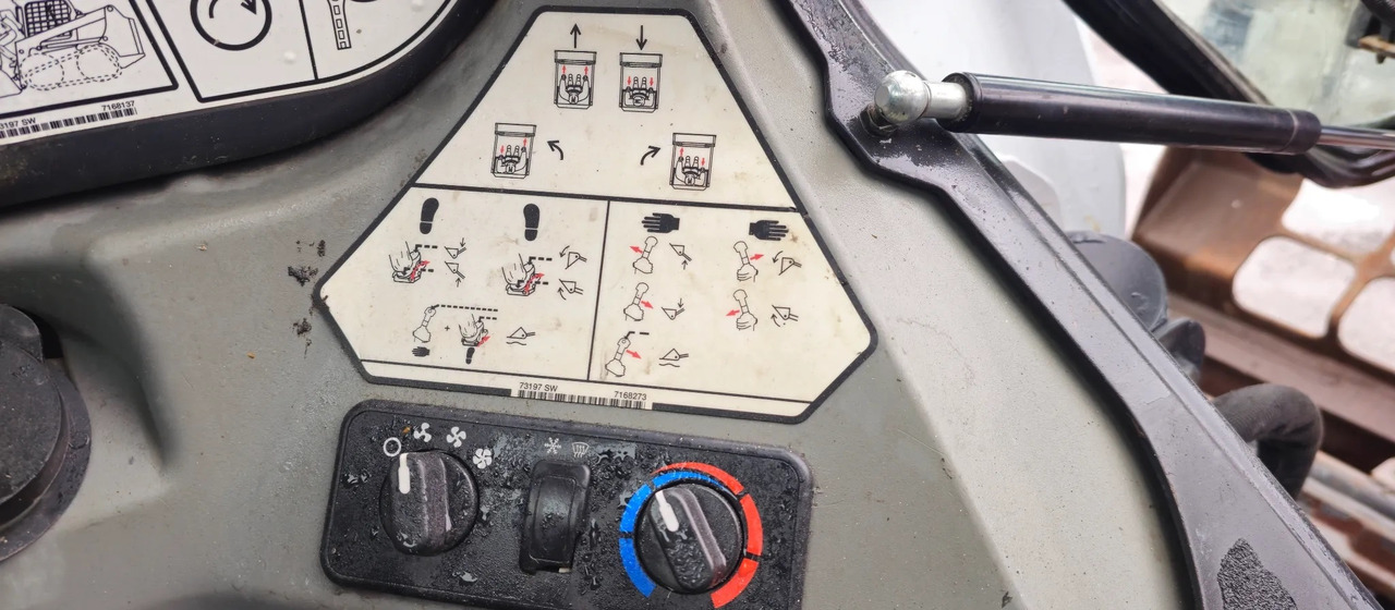 BOBCAT S570 - Mini utovarivač: slika BOBCAT S570 - Mini utovarivač BOBCAT S570 - Mini utovarivač: slika BOBCAT S570 - Mini utovarivač