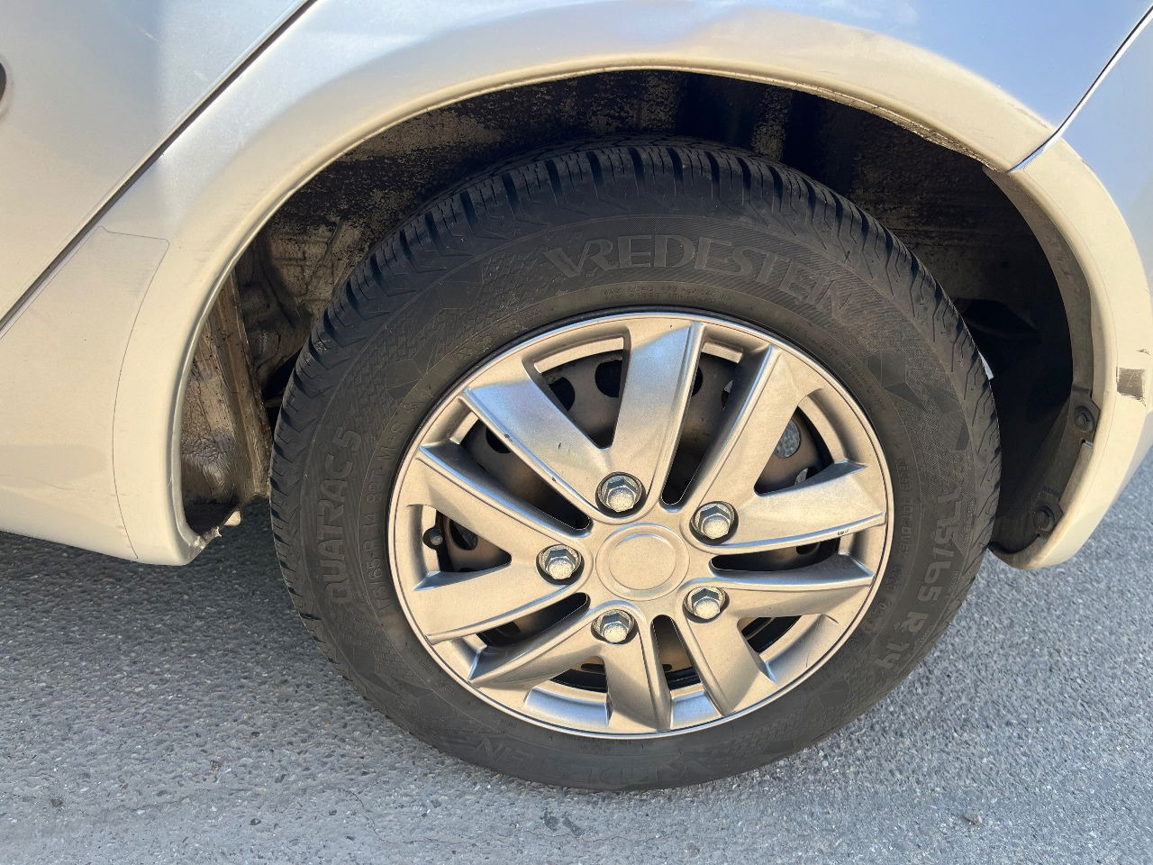 Mitsubishi Colt 1.3 Airco - Automobil: slika Mitsubishi Colt 1.3 Airco - Automobil Mitsubishi Colt 1.3 Airco - Automobil: slika Mitsubishi Colt 1.3 Airco - Automobil