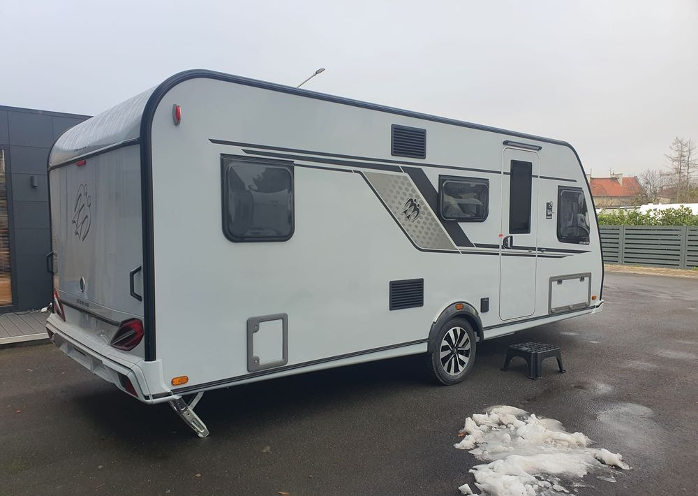 KNAUS SUDWIND 580 QS BLACK SELECTION 2026 / ALDE - Kamp prikolica: slika KNAUS SUDWIND 580 QS BLACK SELECTION 2026 / ALDE - Kamp prikolica KNAUS SUDWIND 580 QS BLACK SELECTION 2026 / ALDE - Kamp prikolica: slika KNAUS SUDWIND 580 QS BLACK SELECTION 2026 / ALDE - Kamp prikolica