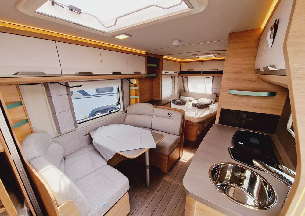 Novi Kamp prikolica KNAUS Sudwind 650 FSK Wersja Jubileuszowa 2023: slika Novi Kamp prikolica KNAUS Sudwind 650 FSK Wersja Jubileuszowa 2023 Novi Kamp prikolica KNAUS Sudwind 650 FSK Wersja Jubileuszowa 2023: slika Novi Kamp prikolica KNAUS Sudwind 650 FSK Wersja Jubileuszowa 2023