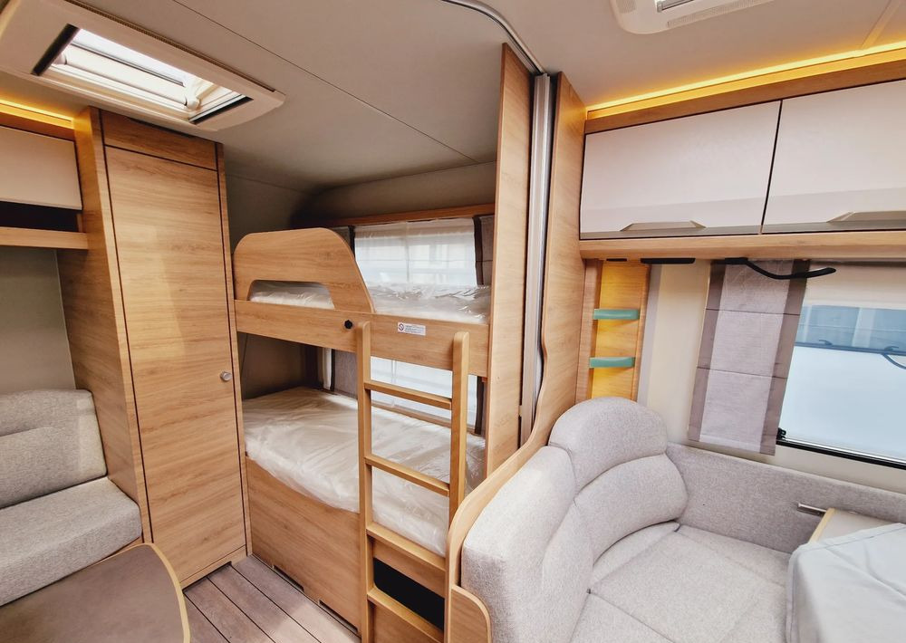 Novi Kamp prikolica KNAUS Sudwind 650 FSK Wersja Jubileuszowa 2023: slika Novi Kamp prikolica KNAUS Sudwind 650 FSK Wersja Jubileuszowa 2023 Novi Kamp prikolica KNAUS Sudwind 650 FSK Wersja Jubileuszowa 2023: slika Novi Kamp prikolica KNAUS Sudwind 650 FSK Wersja Jubileuszowa 2023