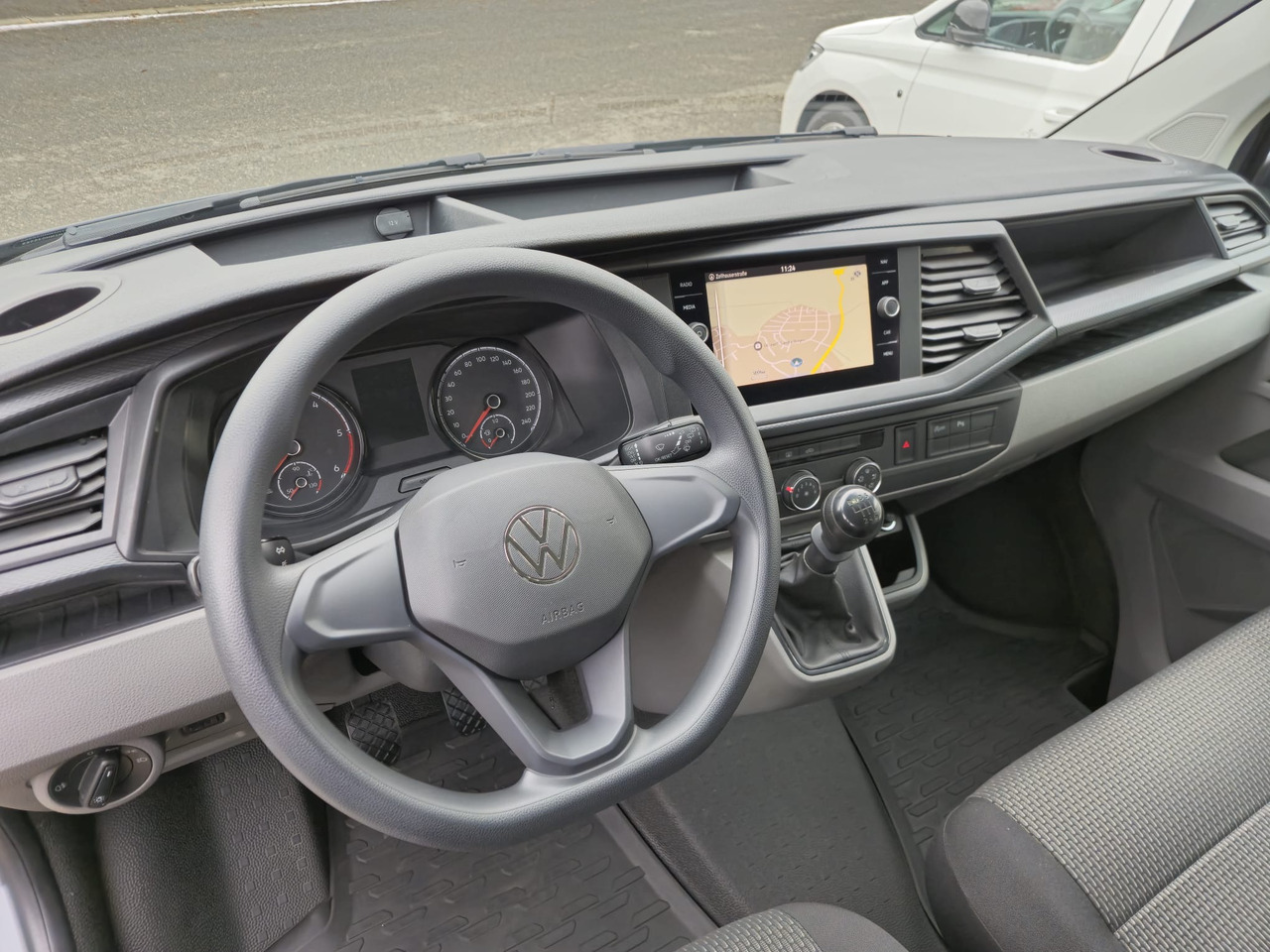 Putnički kombi VOLKSWAGEN T6.1 Transporter Kombi LR/Navi/AppCon./6-Sitzer: slika Putnički kombi VOLKSWAGEN T6.1 Transporter Kombi LR/Navi/AppCon./6-Sitzer Putnički kombi VOLKSWAGEN T6.1 Transporter Kombi LR/Navi/AppCon./6-Sitzer: slika Putnički kombi VOLKSWAGEN T6.1 Transporter Kombi LR/Navi/AppCon./6-Sitzer