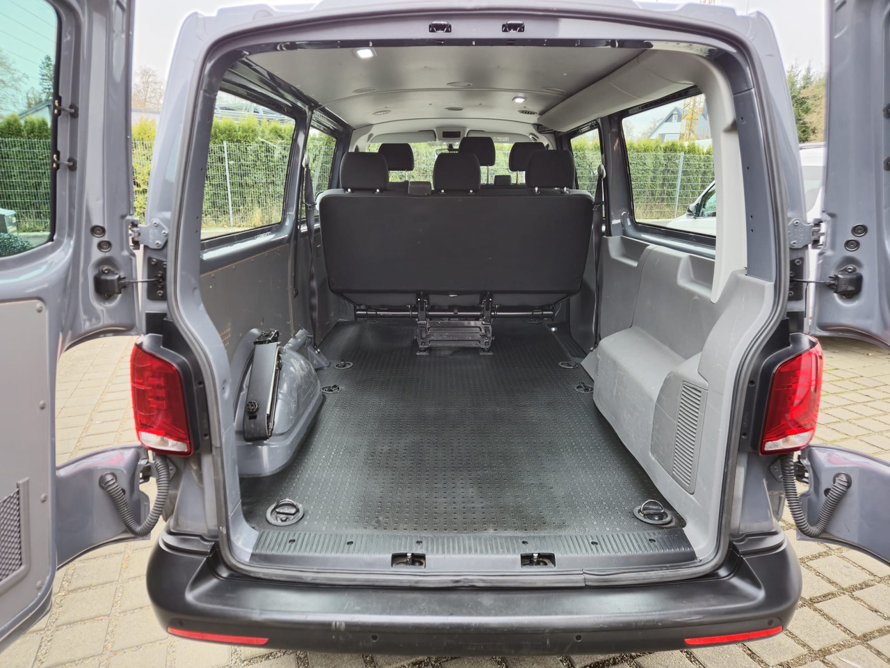 Putnički kombi VOLKSWAGEN T6.1 Transporter Kombi LR/Navi/AppCon./6-Sitzer: slika Putnički kombi VOLKSWAGEN T6.1 Transporter Kombi LR/Navi/AppCon./6-Sitzer Putnički kombi VOLKSWAGEN T6.1 Transporter Kombi LR/Navi/AppCon./6-Sitzer: slika Putnički kombi VOLKSWAGEN T6.1 Transporter Kombi LR/Navi/AppCon./6-Sitzer