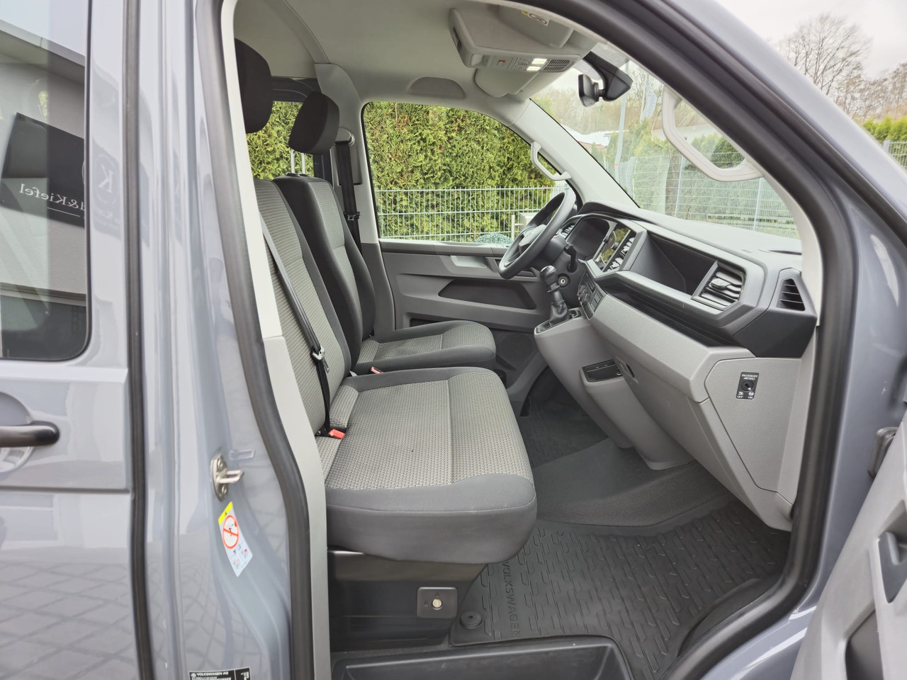 Putnički kombi VOLKSWAGEN T6.1 Transporter Kombi LR/Navi/AppCon./6-Sitzer: slika Putnički kombi VOLKSWAGEN T6.1 Transporter Kombi LR/Navi/AppCon./6-Sitzer Putnički kombi VOLKSWAGEN T6.1 Transporter Kombi LR/Navi/AppCon./6-Sitzer: slika Putnički kombi VOLKSWAGEN T6.1 Transporter Kombi LR/Navi/AppCon./6-Sitzer