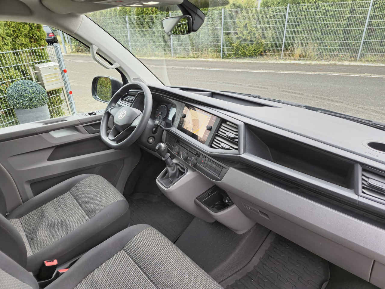 Putnički kombi VOLKSWAGEN T6.1 Transporter Kombi LR/Navi/AppCon./6-Sitzer: slika Putnički kombi VOLKSWAGEN T6.1 Transporter Kombi LR/Navi/AppCon./6-Sitzer Putnički kombi VOLKSWAGEN T6.1 Transporter Kombi LR/Navi/AppCon./6-Sitzer: slika Putnički kombi VOLKSWAGEN T6.1 Transporter Kombi LR/Navi/AppCon./6-Sitzer