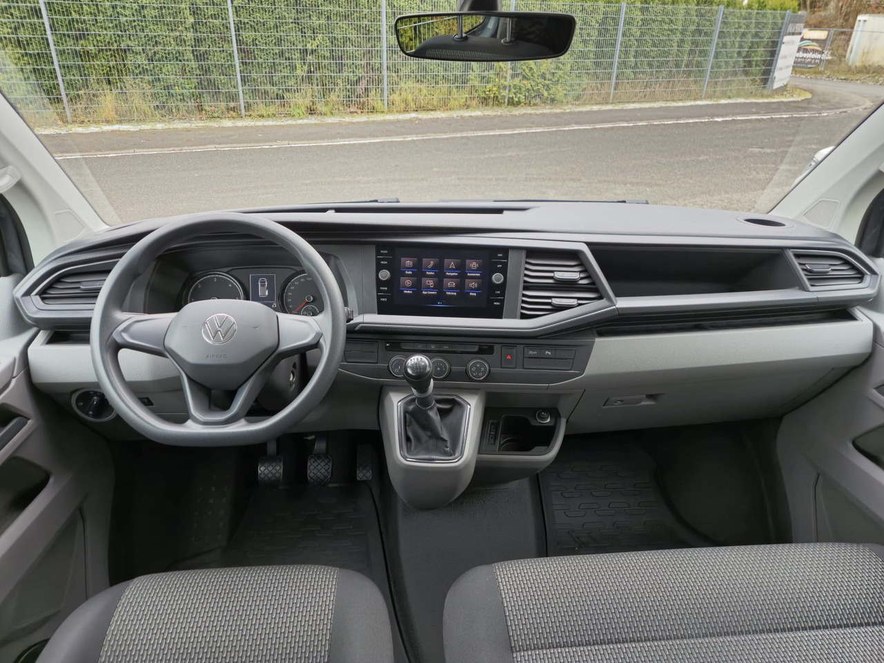 Putnički kombi VOLKSWAGEN T6.1 Transporter Kombi LR/Navi/AppCon./6-Sitzer: slika Putnički kombi VOLKSWAGEN T6.1 Transporter Kombi LR/Navi/AppCon./6-Sitzer Putnički kombi VOLKSWAGEN T6.1 Transporter Kombi LR/Navi/AppCon./6-Sitzer: slika Putnički kombi VOLKSWAGEN T6.1 Transporter Kombi LR/Navi/AppCon./6-Sitzer