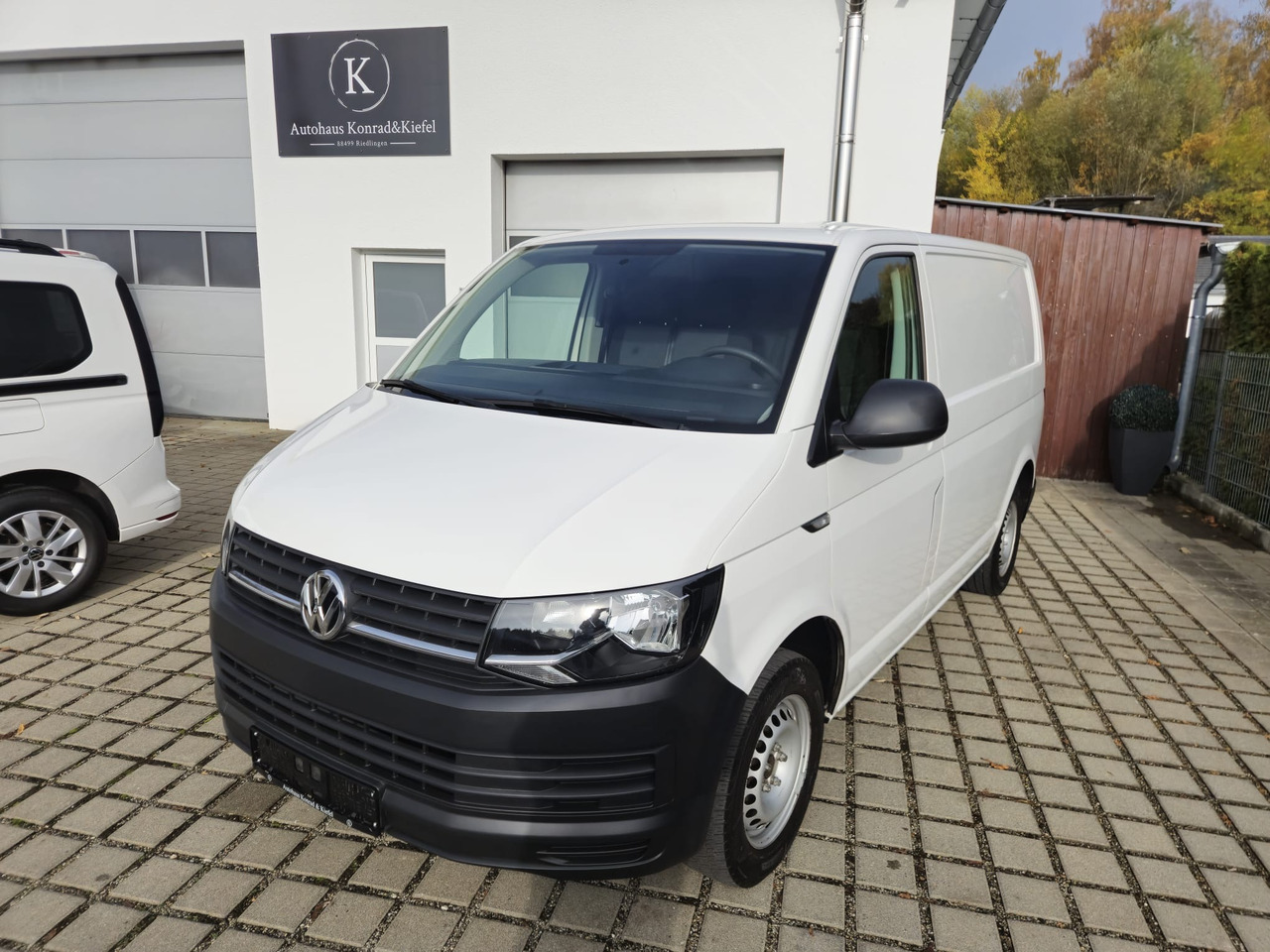 VOLKSWAGEN T6 Transporter Kasten-Kombi/AHK - Furgon: slika VOLKSWAGEN T6 Transporter Kasten-Kombi/AHK - Furgon VOLKSWAGEN T6 Transporter Kasten-Kombi/AHK - Furgon: slika VOLKSWAGEN T6 Transporter Kasten-Kombi/AHK - Furgon
