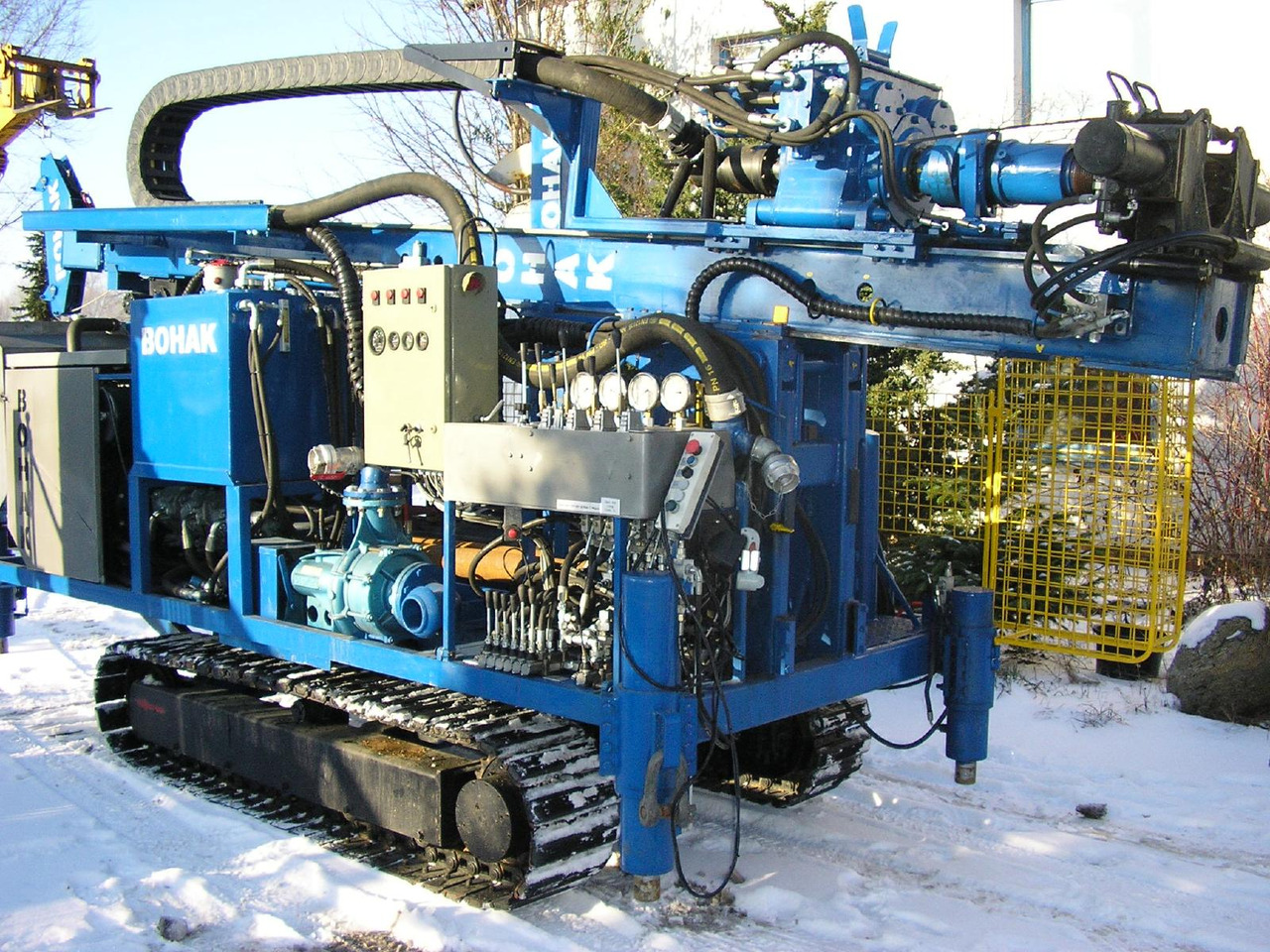 Bohak KL150 Automatik drilling rig with Manipulator -automatic - Platforma za bušenje: slika Bohak KL150 Automatik drilling rig with Manipulator -automatic - Platforma za bušenje Bohak KL150 Automatik drilling rig with Manipulator -automatic - Platforma za bušenje: slika Bohak KL150 Automatik drilling rig with Manipulator -automatic - Platforma za bušenje