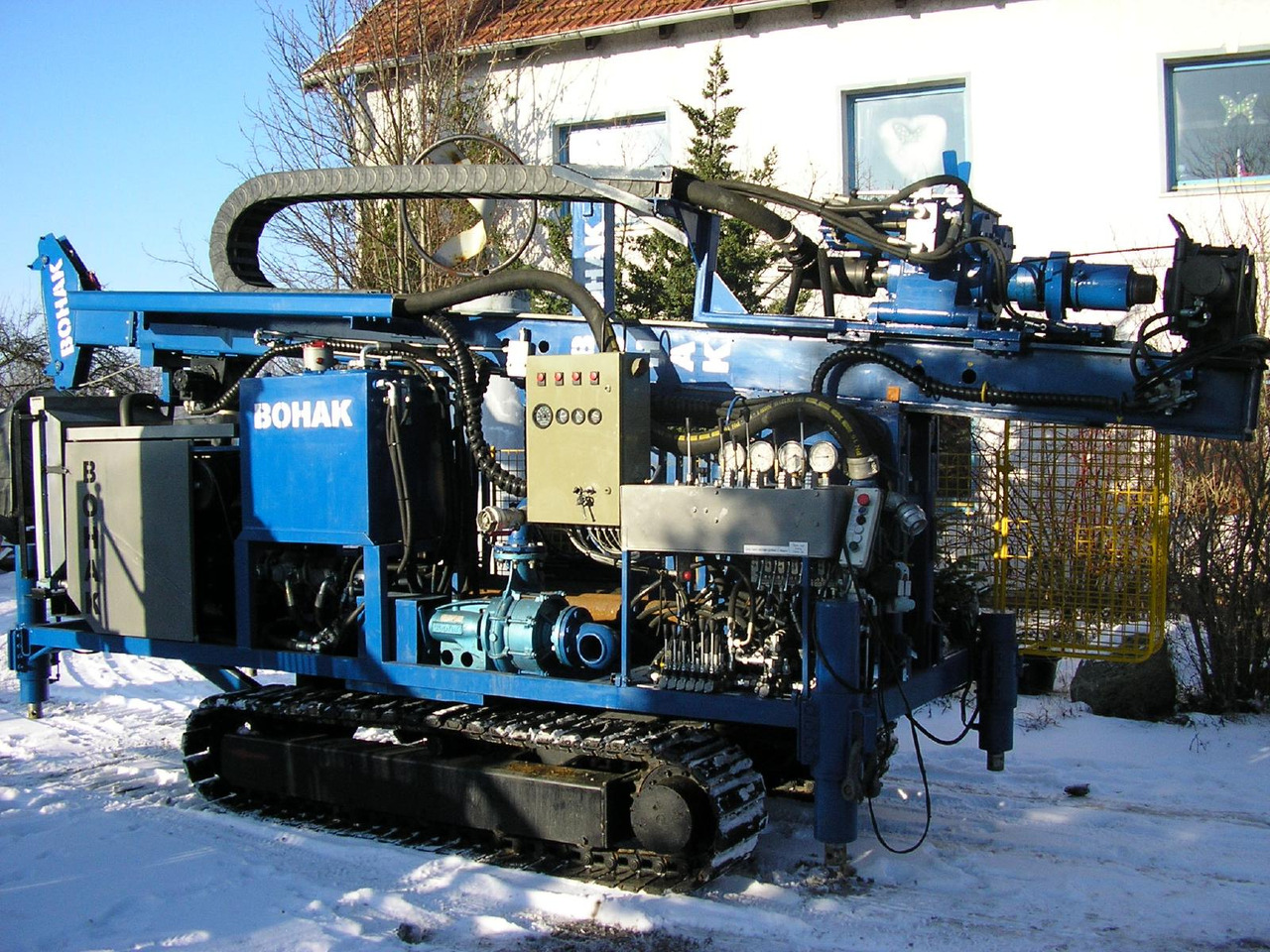 Bohak KL150 Automatik drilling rig with Manipulator -automatic - Platforma za bušenje: slika Bohak KL150 Automatik drilling rig with Manipulator -automatic - Platforma za bušenje Bohak KL150 Automatik drilling rig with Manipulator -automatic - Platforma za bušenje: slika Bohak KL150 Automatik drilling rig with Manipulator -automatic - Platforma za bušenje