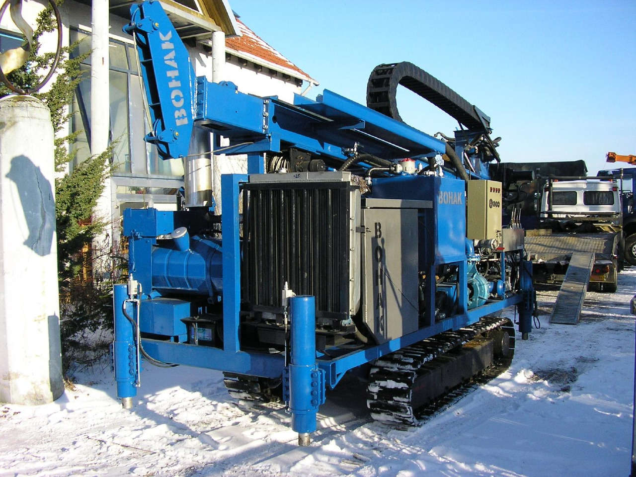 Bohak KL150 Automatik drilling rig with Manipulator -automatic - Platforma za bušenje: slika Bohak KL150 Automatik drilling rig with Manipulator -automatic - Platforma za bušenje Bohak KL150 Automatik drilling rig with Manipulator -automatic - Platforma za bušenje: slika Bohak KL150 Automatik drilling rig with Manipulator -automatic - Platforma za bušenje