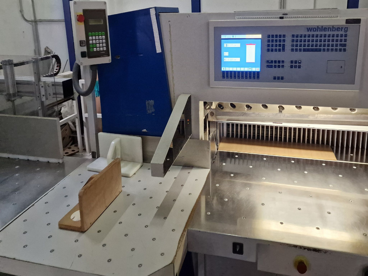 Wohlenberg 115 - Stroj za rezanje papira: slika Wohlenberg 115 - Stroj za rezanje papira Wohlenberg 115 - Stroj za rezanje papira: slika Wohlenberg 115 - Stroj za rezanje papira