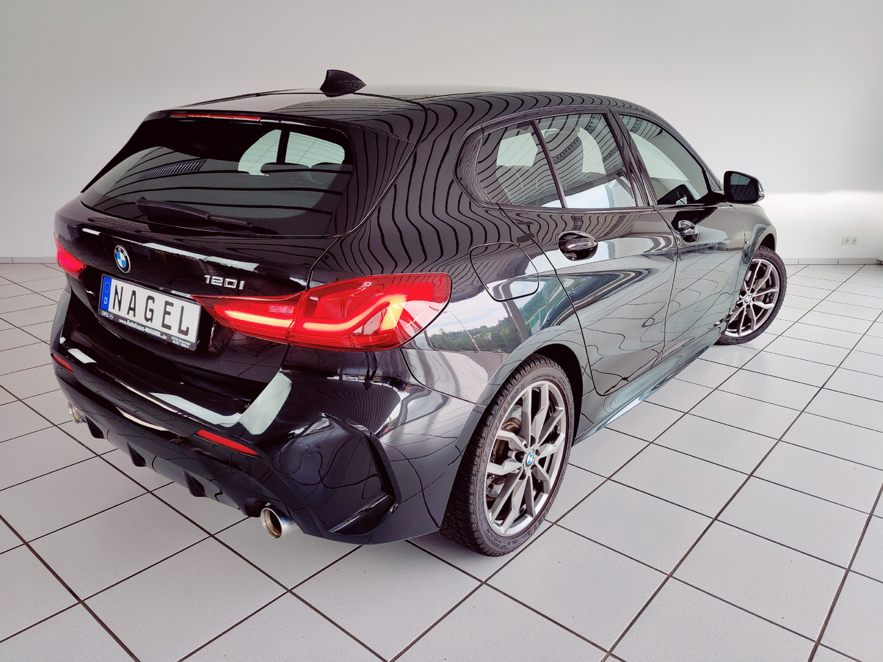 BMW 120 i M Sport RTTI LiveCockpit Head-up Navi - Limuzina: slika BMW 120 i M Sport RTTI LiveCockpit Head-up Navi - Limuzina BMW 120 i M Sport RTTI LiveCockpit Head-up Navi - Limuzina: slika BMW 120 i M Sport RTTI LiveCockpit Head-up Navi - Limuzina