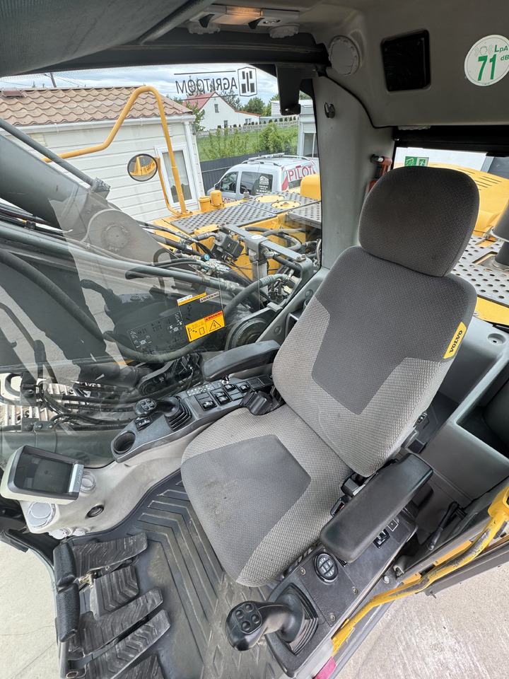 VOLVO EC 240 CNL - Bager gusjeničar: slika VOLVO EC 240 CNL - Bager gusjeničar VOLVO EC 240 CNL - Bager gusjeničar: slika VOLVO EC 240 CNL - Bager gusjeničar