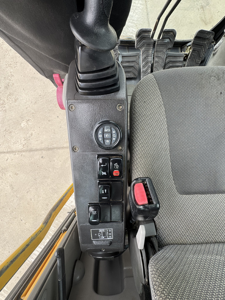 VOLVO EC 240 CNL - Bager gusjeničar: slika VOLVO EC 240 CNL - Bager gusjeničar VOLVO EC 240 CNL - Bager gusjeničar: slika VOLVO EC 240 CNL - Bager gusjeničar