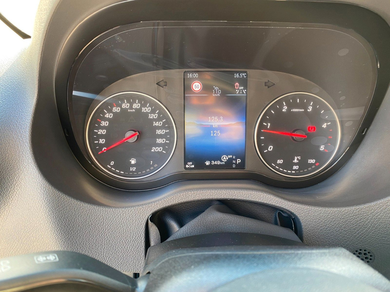 Dostavno vozilo sa zatvorenim sandukom Mercedes-Benz Sprinter 519 Koffer: slika Dostavno vozilo sa zatvorenim sandukom Mercedes-Benz Sprinter 519 Koffer